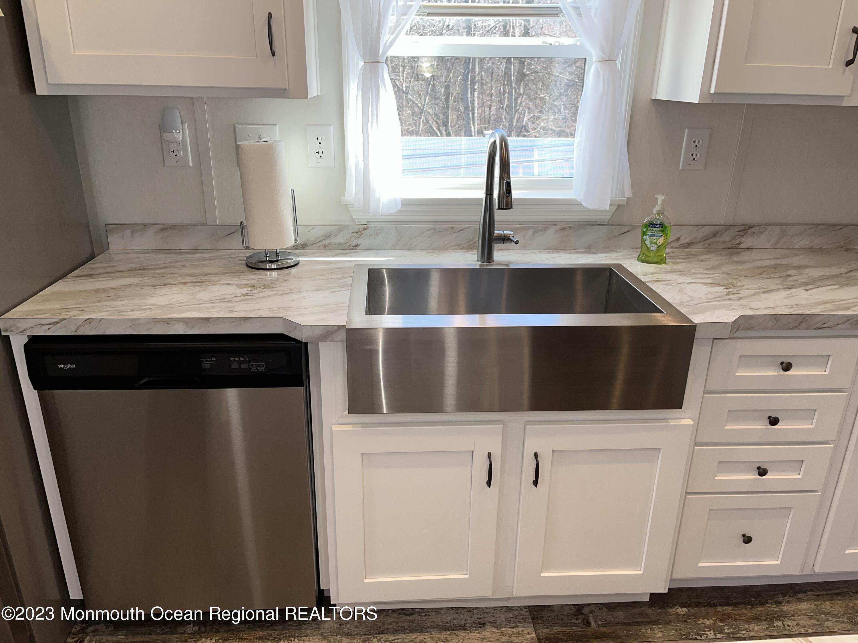 5 Easy Street Freehold, NJ 07728 - Photo 5 of 38 Farm Sink