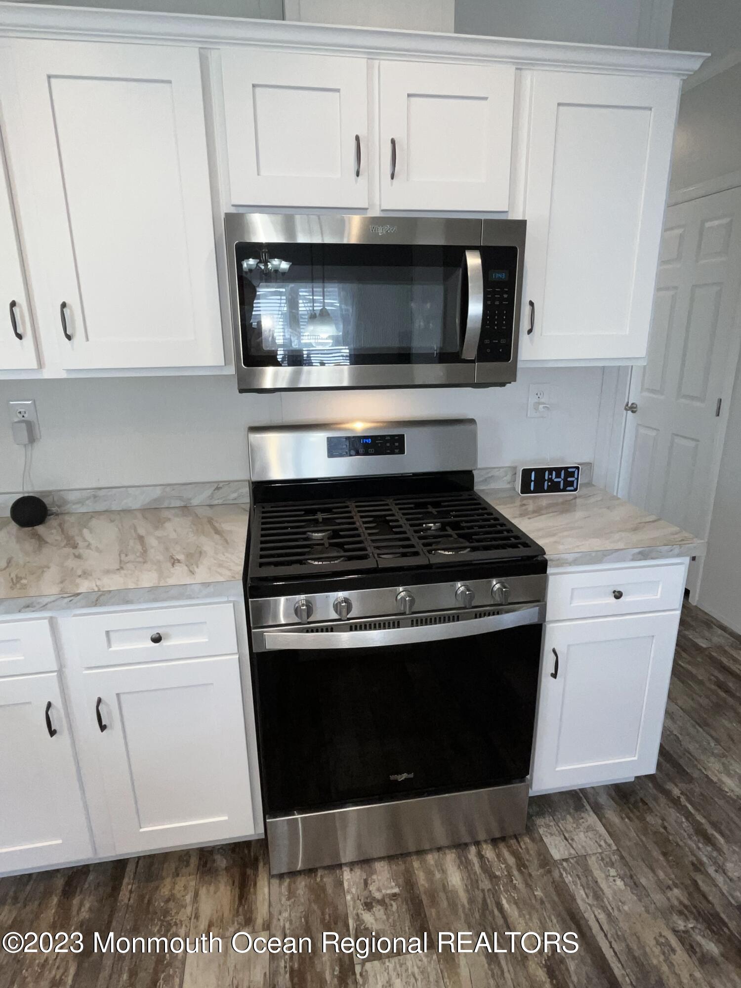 5 Easy Street Freehold, NJ 07728 - Photo 6 of 38 Stove