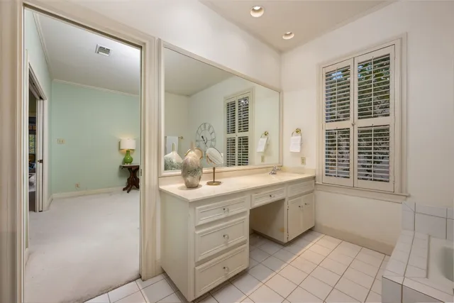 $1,175,000 | 52 Club Estates Parkway, The Hills, TX 78738