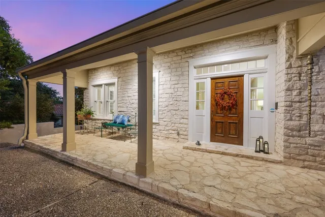 $1,175,000 | 52 Club Estates Parkway, The Hills, TX 78738