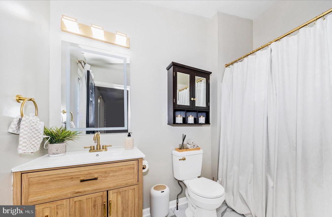 2250 Wetherburne Way Frederick, MD 21702 - Photo 7 of 18 primary bathroom