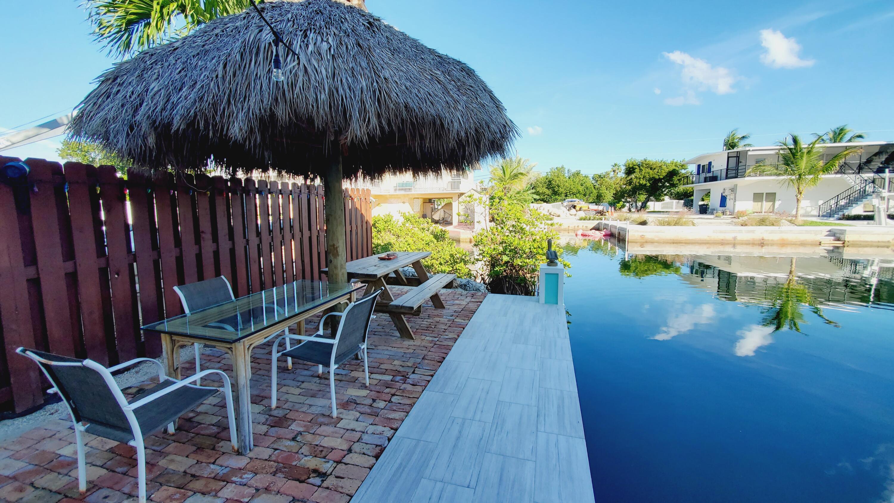 507 Geiger Circle Key Largo, FL 33037 - Photo 23 of 35 Side sitting area