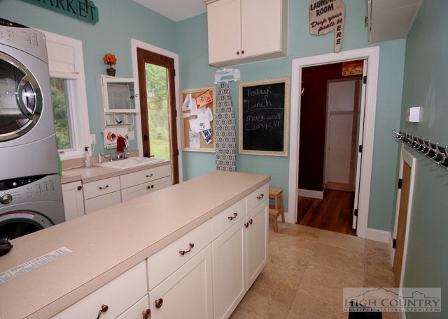 2678 Dark Ridge Road Elk Park, NC 28622 - Photo 6 of 44