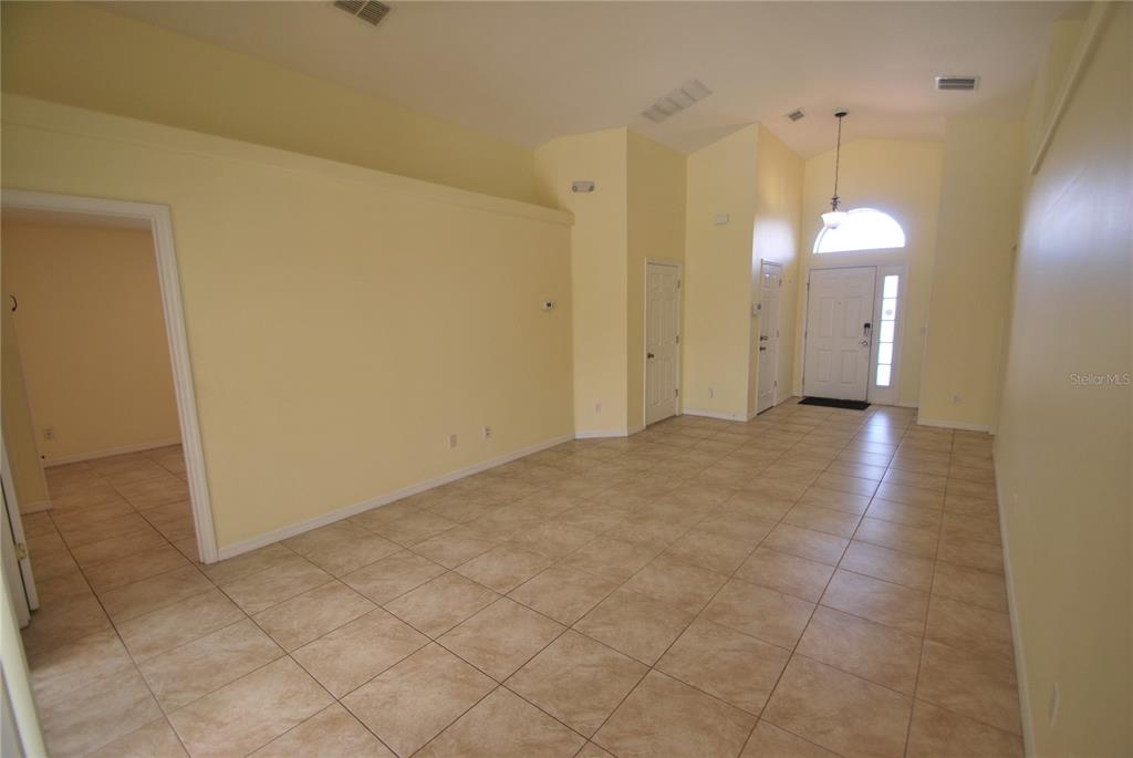 217 Robin Road Davenport, FL 33896 - Photo 7 of 27 a view of a bathroom with a shower