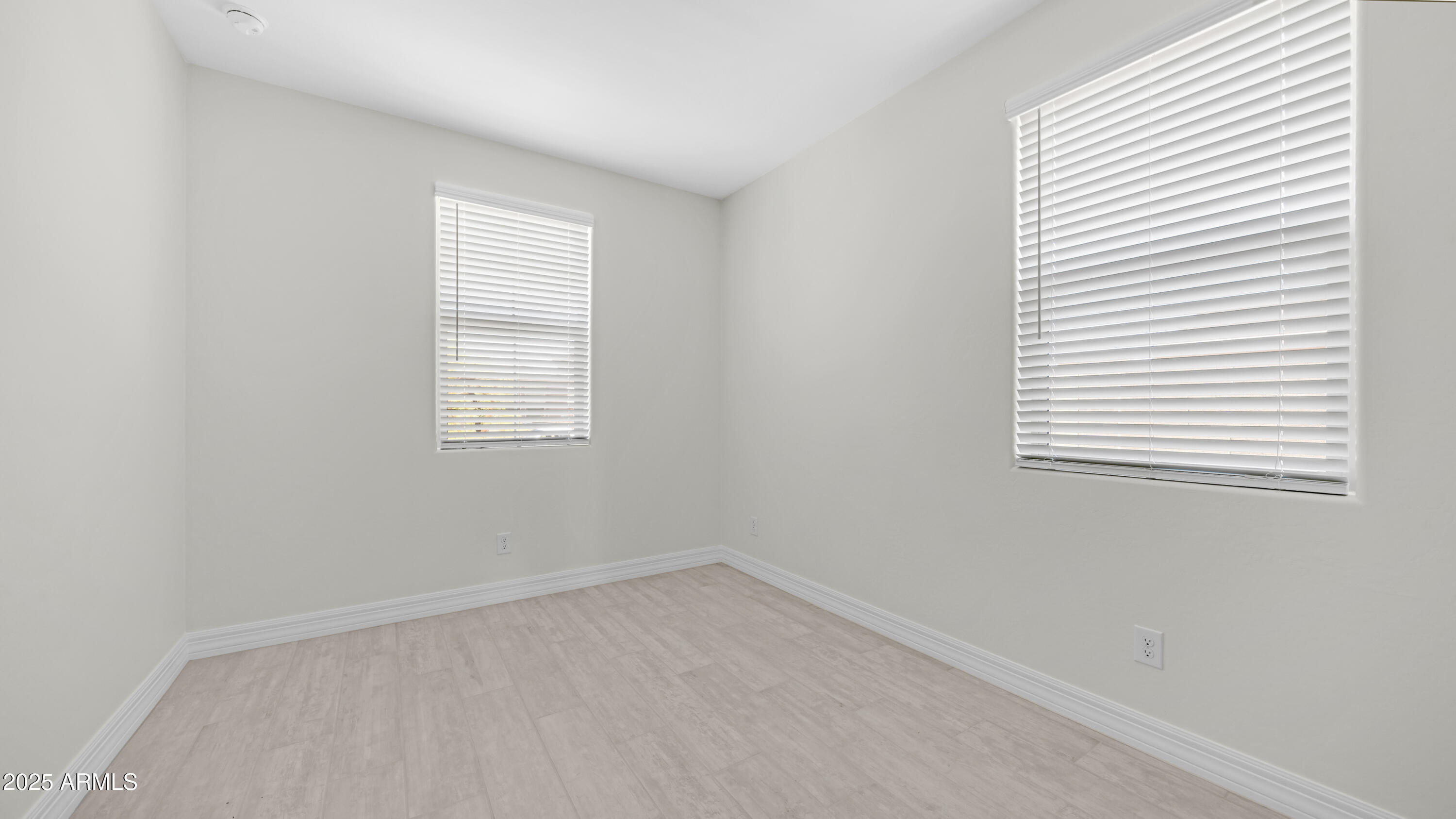 13359 West Eagle Feather Road Peoria, AZ 85383 - Photo 5 of 33 an empty room with a window