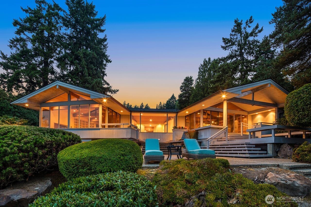 4802 East Mercer Way Mercer Island, WA 98040 - Photo 15 of 33 a front view of a house with a yard