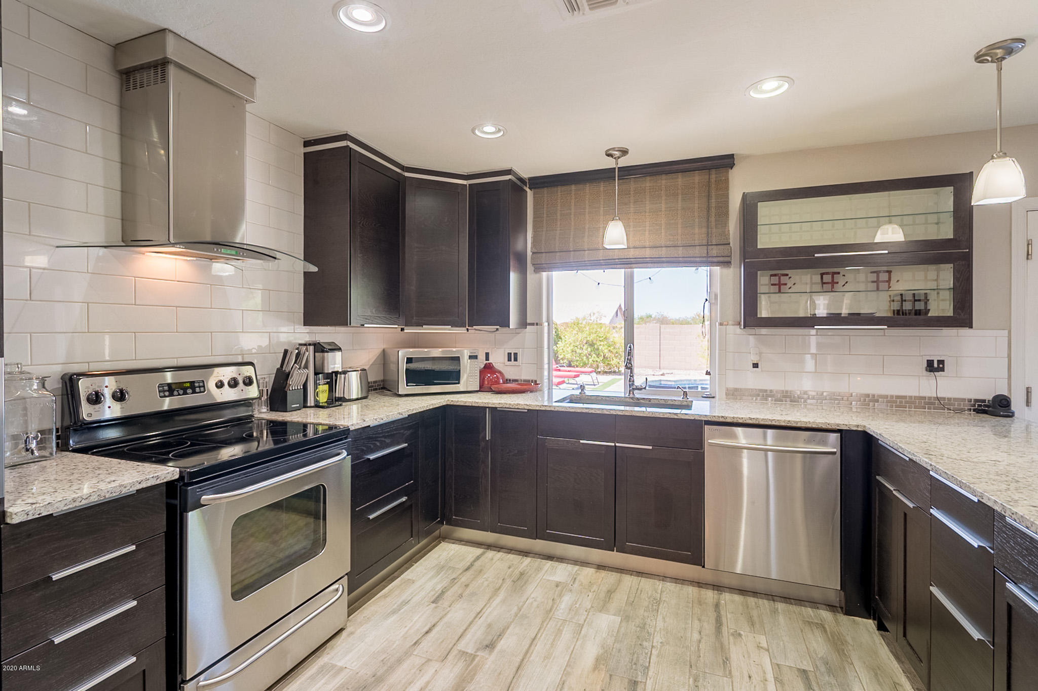 1624 East Beverly Road Phoenix, AZ 85042 - Photo 11 of 32 Kitchen