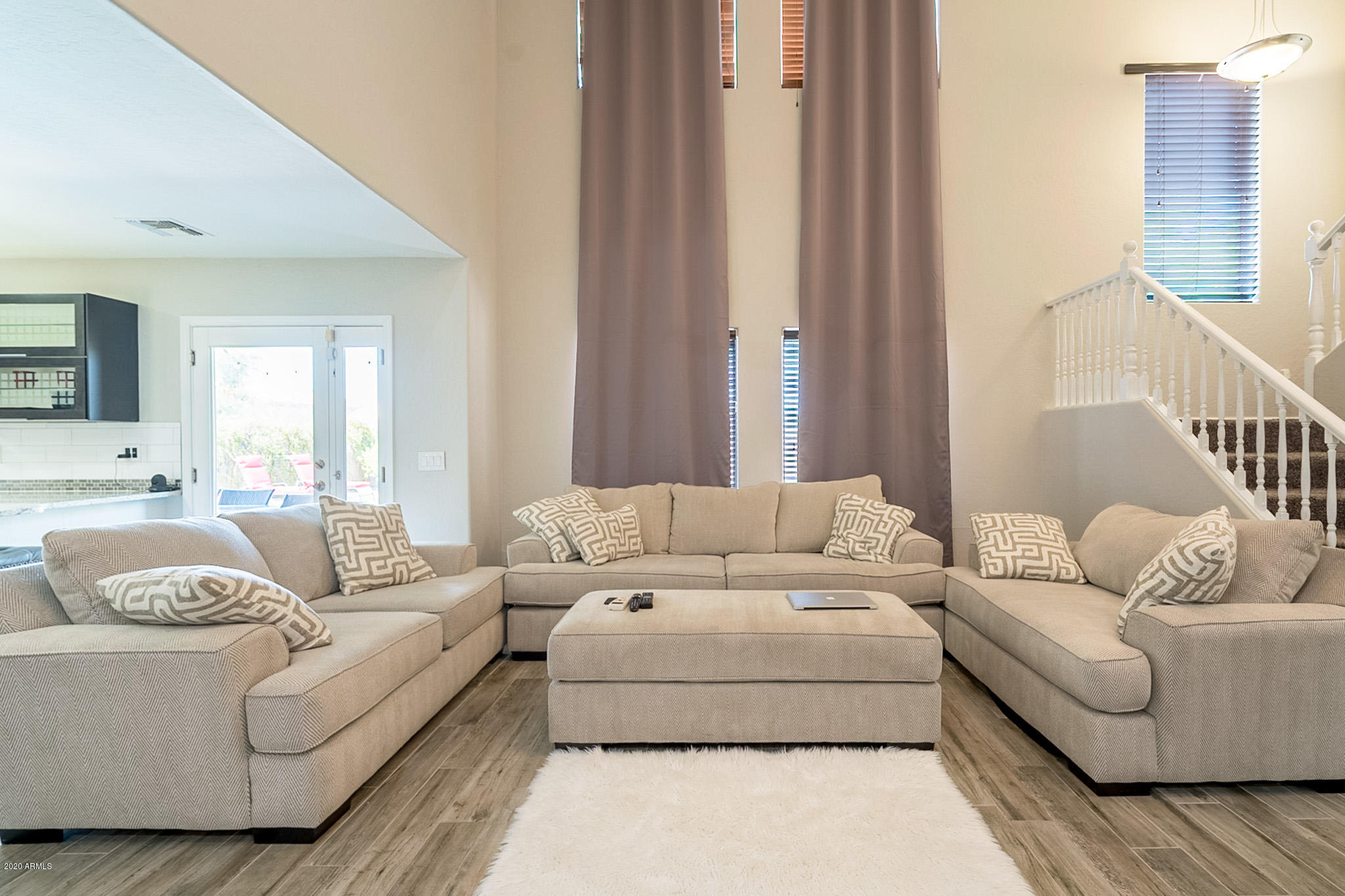 1624 East Beverly Road Phoenix, AZ 85042 - Photo 3 of 32 Living room