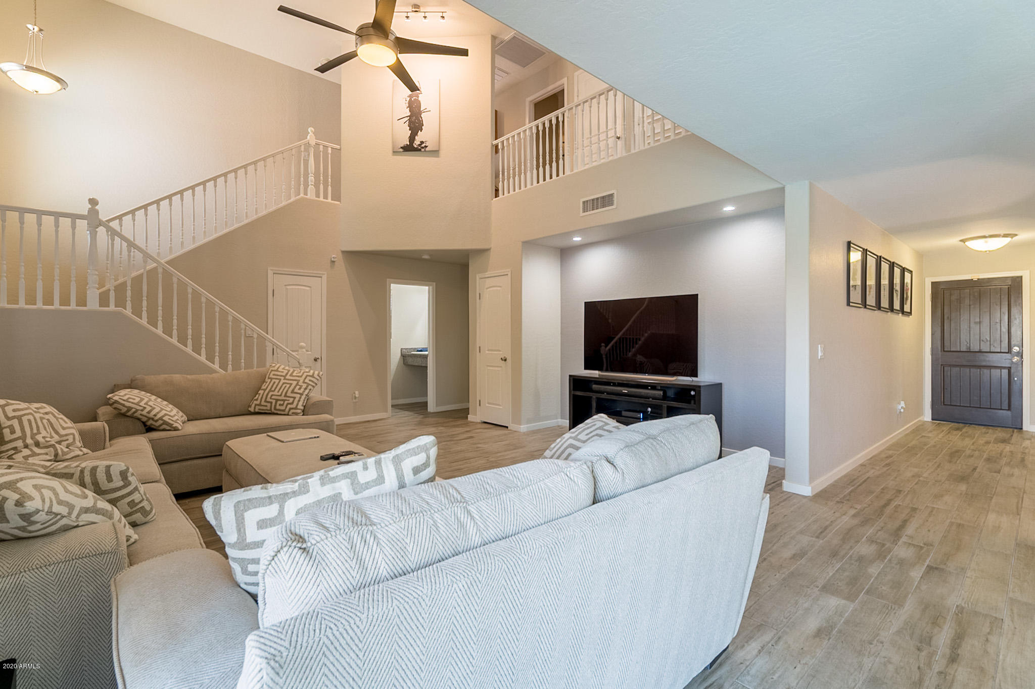 1624 East Beverly Road Phoenix, AZ 85042 - Photo 5 of 32 Living Room 2