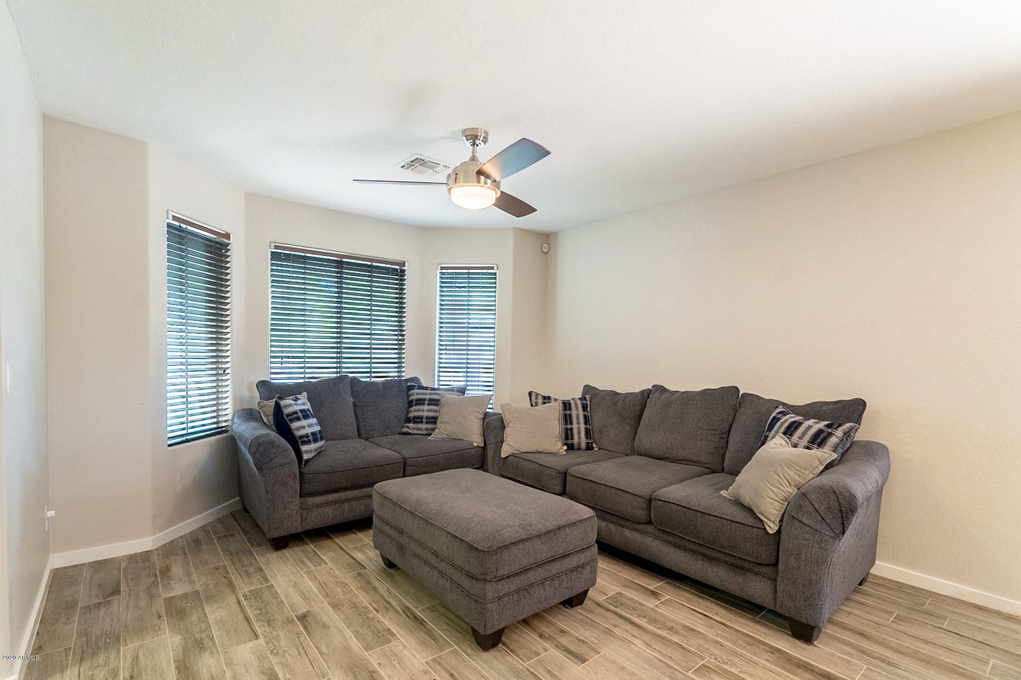 1624 East Beverly Road Phoenix, AZ 85042 - Photo 8 of 32 Family room