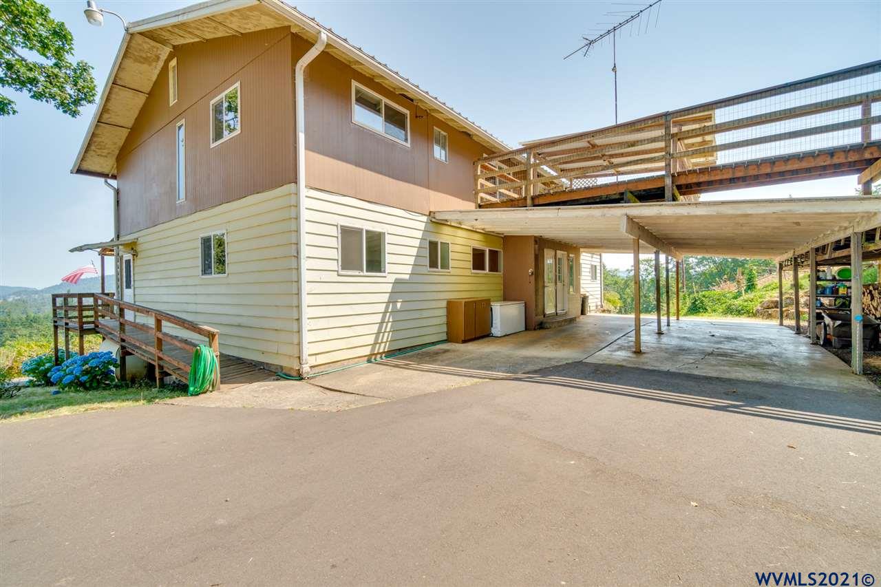 20852 Liberty Road Sweet Home, OR 97386 - Photo 3 of 42