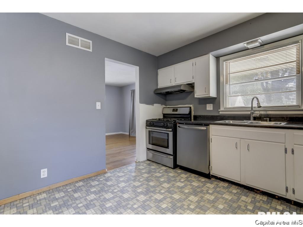 2101 North 22nd Street Springfield, IL 62702 - Photo 9 of 36