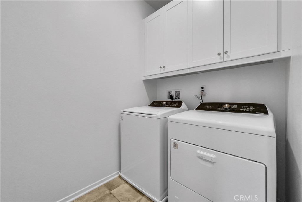 5584 Kate Way, Unit 10 Fontana, CA 92336 - Photo 19 of 42 a utility room with dryer and washer
