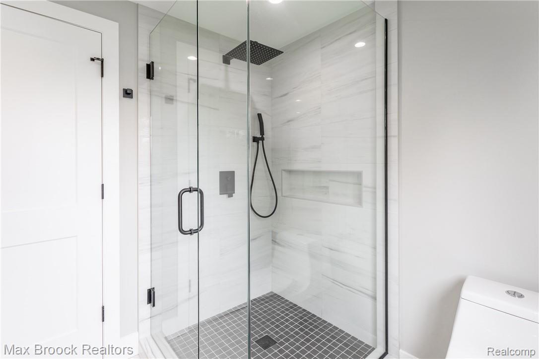 4705 Quarton Road Bloomfield Hills, MI 48301 - Photo 28 of 43 Quarton Luxury Master Shower