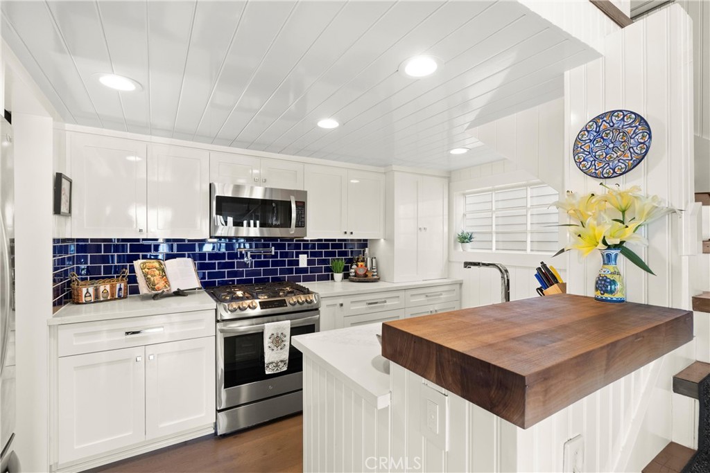 60 Beach Drive Newport Beach, CA 92663 - Photo 12 of 43