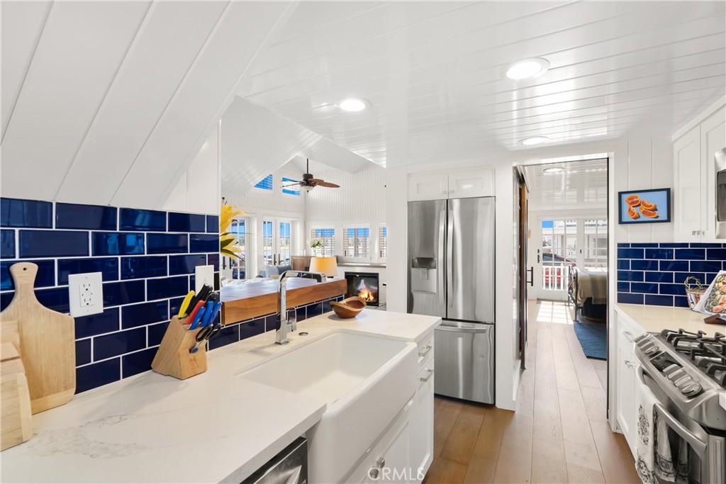 60 Beach Drive Newport Beach, CA 92663 - Photo 15 of 43