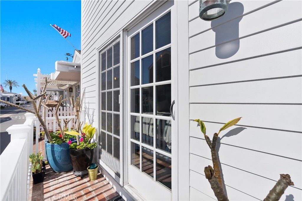 60 Beach Drive Newport Beach, CA 92663 - Photo 27 of 43