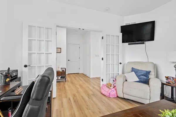 a view of a house with backyard