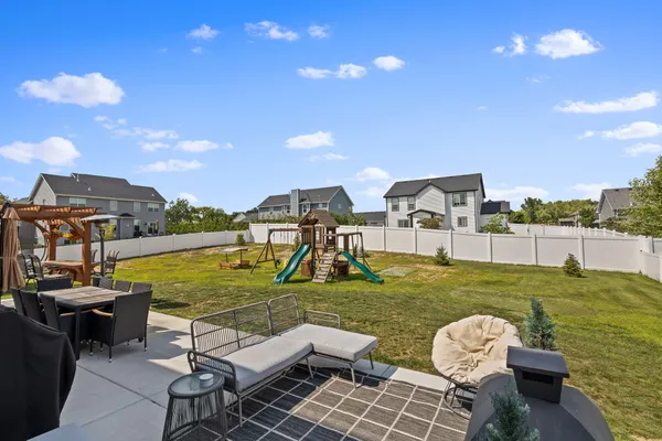 $789,900 | 2207 Mary Lane, Valparaiso, IN 46383