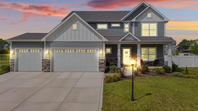 $789,900 | 2207 Mary Lane, Valparaiso, IN 46383