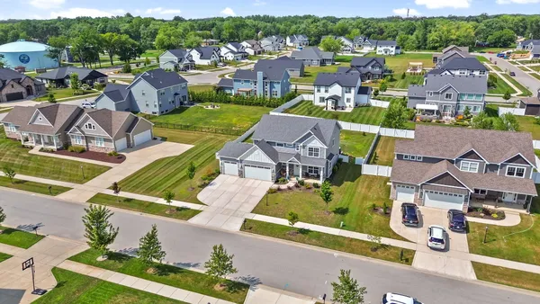 $789,900 | 2207 Mary Lane, Valparaiso, IN 46383