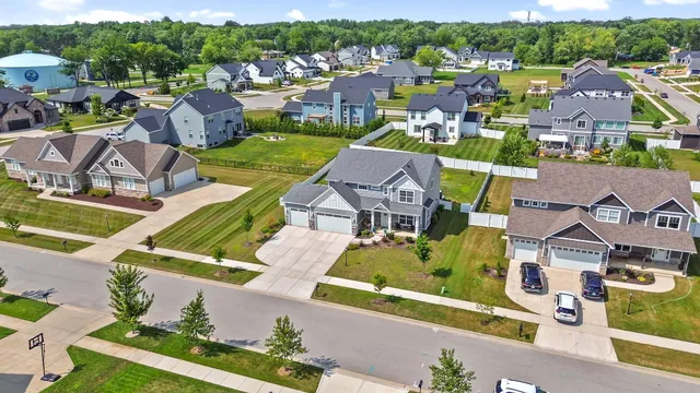 $789,900 | 2207 Mary Lane, Valparaiso, IN 46383