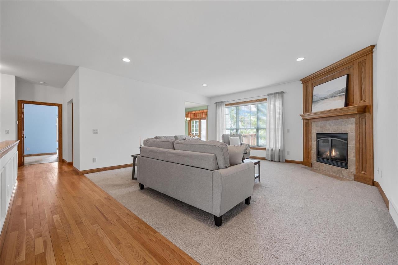 2230 Newcastle Road Marion, IA 52302 - Photo 5 of 41 Gallery Image 5