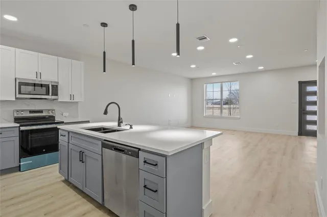 $2,400 | 4319 Fayetteville Avenue, Rowlett, TX 75089