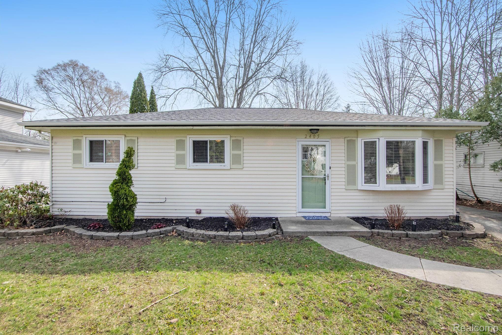2405 Culbertson Avenue Rochester, MI 48307 - Photo 2 of 23 BPG_6965.jpg