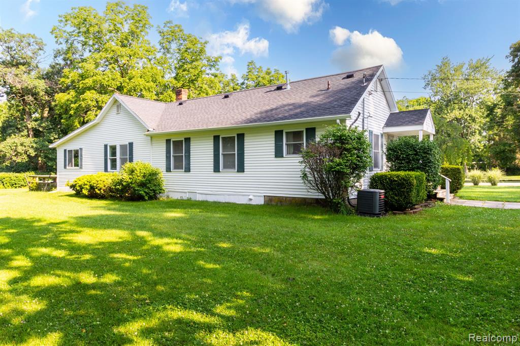 21809 West River Road Grosse Ile, MI 48138 - Photo 30 of 39