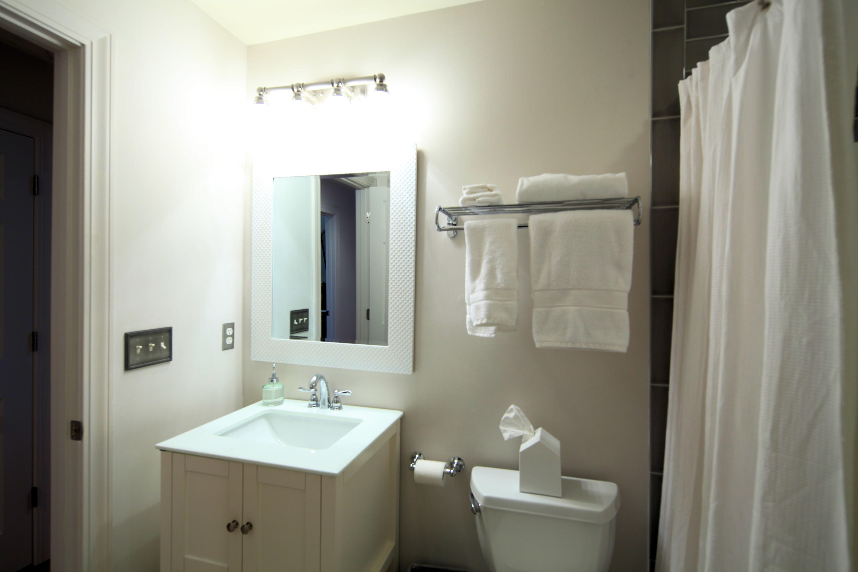 1328 Woodlock Road Mount Pleasant, SC 29464 - Photo 21 of 30 Guest Bath