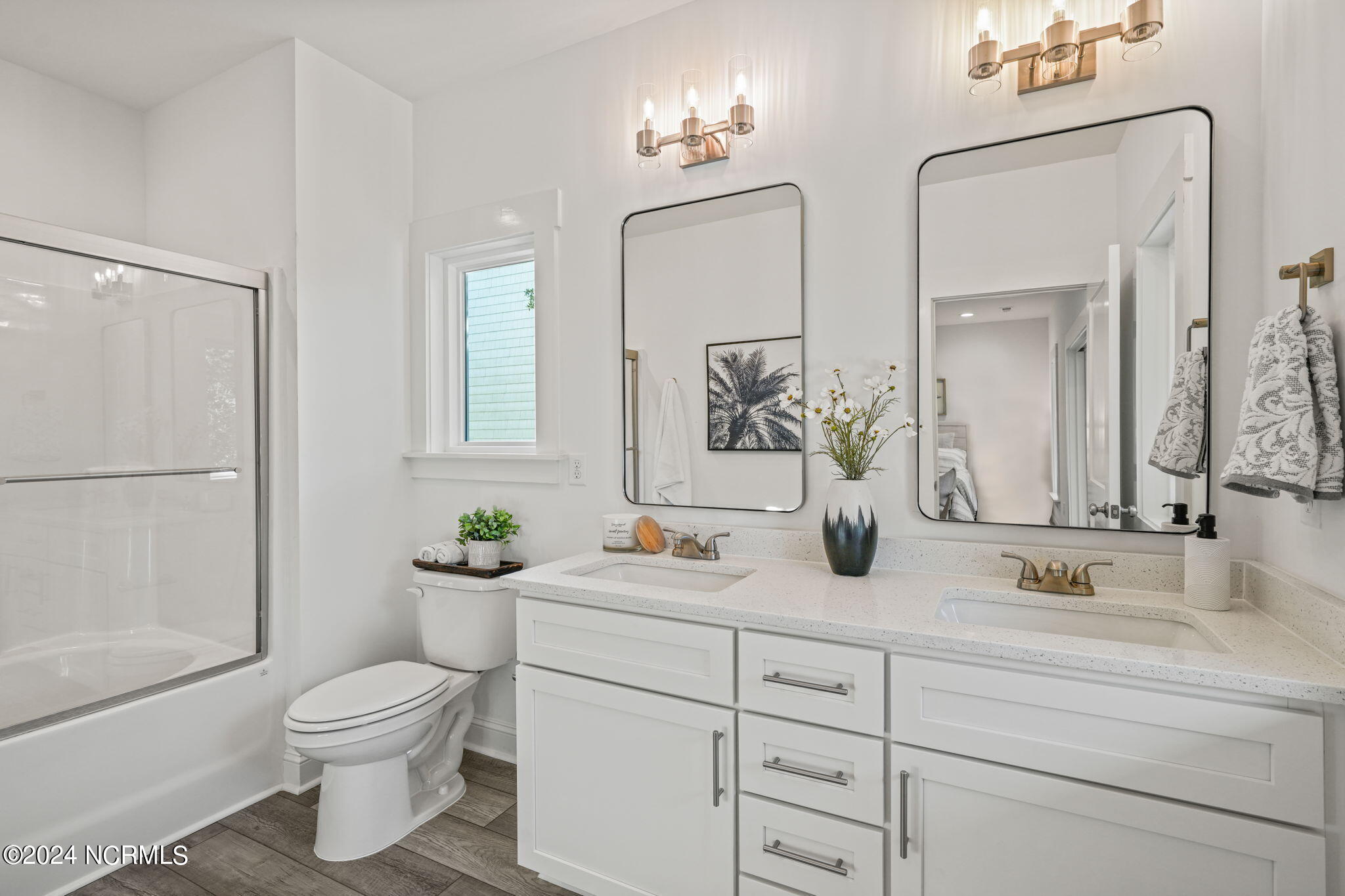 121 Atkinson Road Surf City, NC 28445 - Photo 24 of 70 Primary Bath