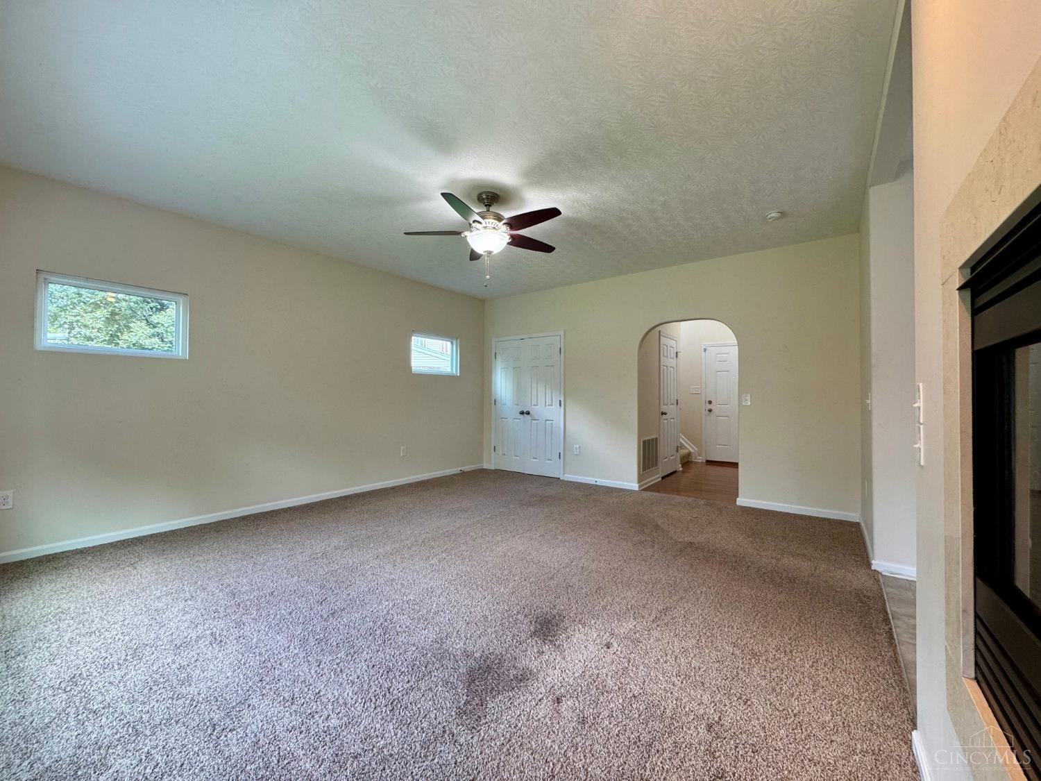 7448 Locust View Lane Cincinnati, OH 45239 - Photo 8 of 44