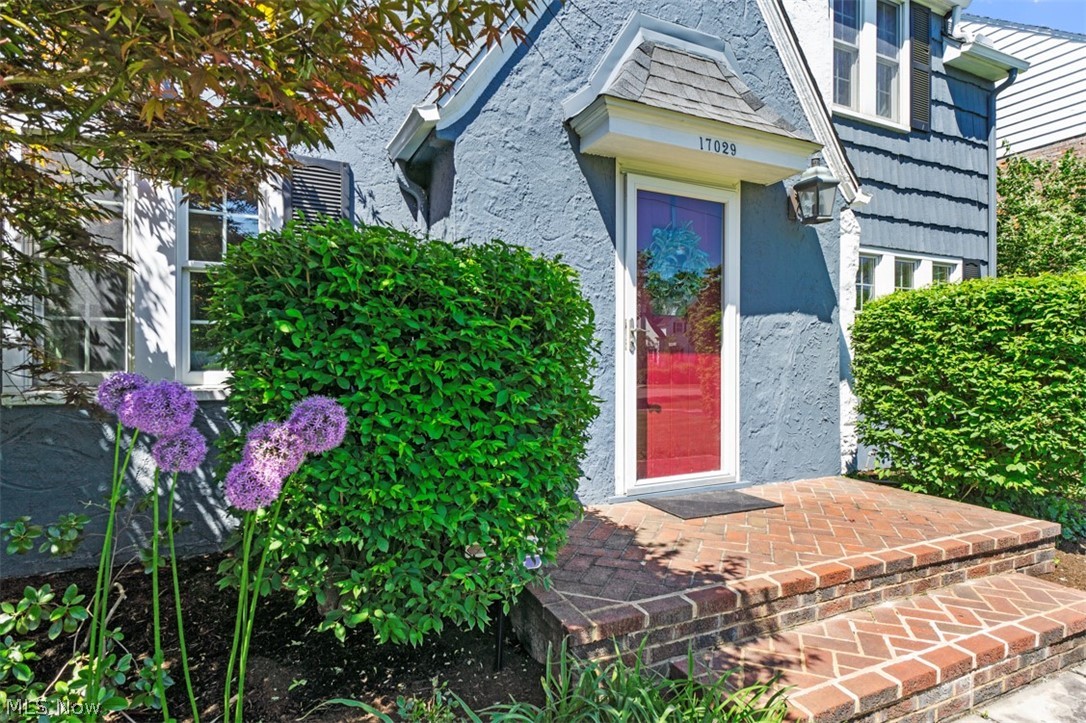 17029 Fernway Road Cleveland, OH 44120 - Photo 3 of 37 Gallery Image 3