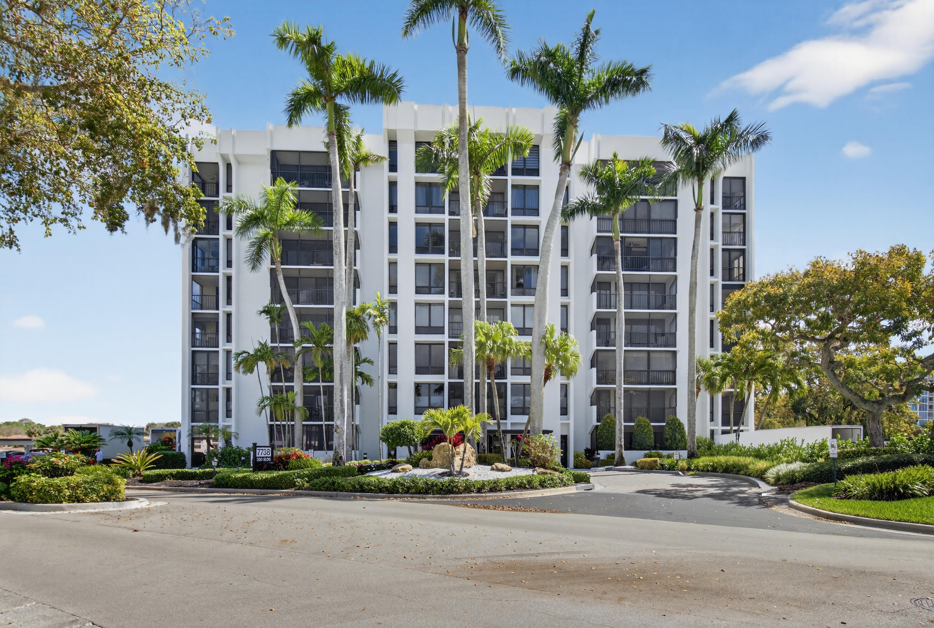 7738 Lakeside Boulevard, Unit 334 Boca Raton, FL 33434 - Photo 32 of 61 FRONT OF BUILDING