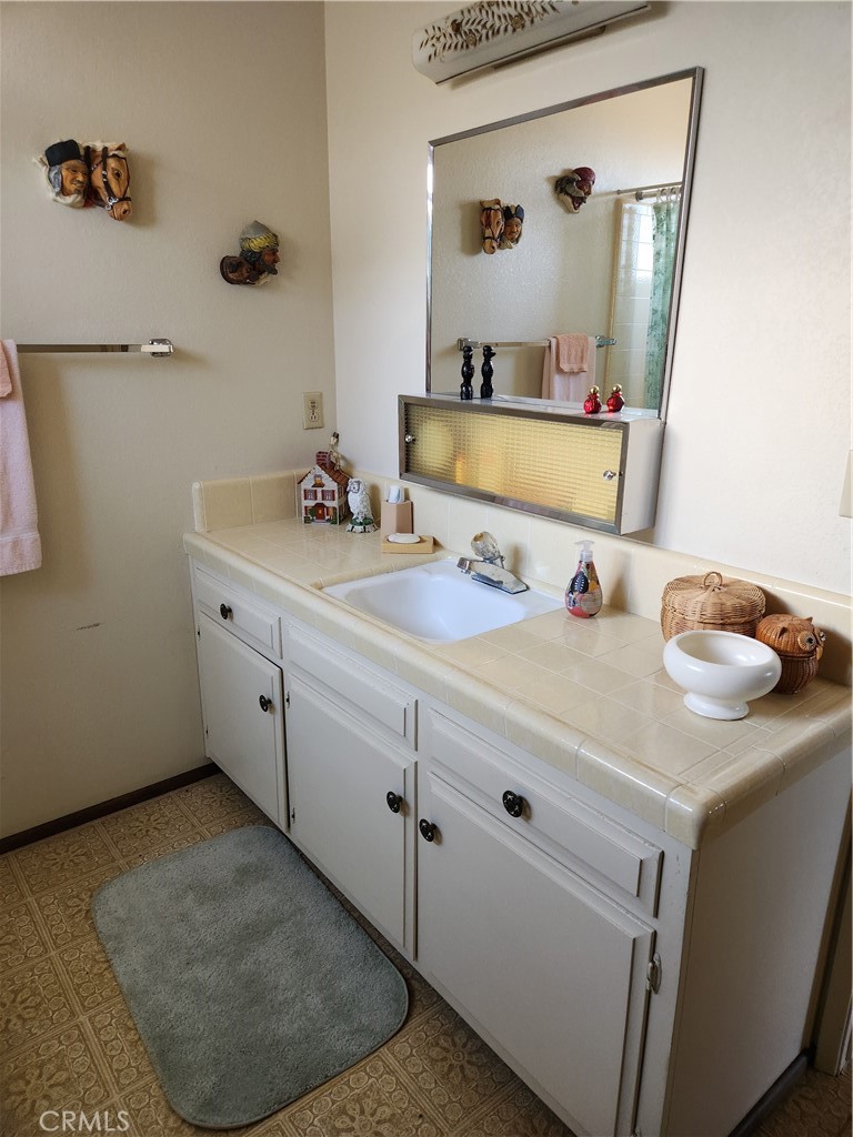 60383 Melton Trail Joshua Tree, CA 92252 - Photo 53 of 72 Bathroom