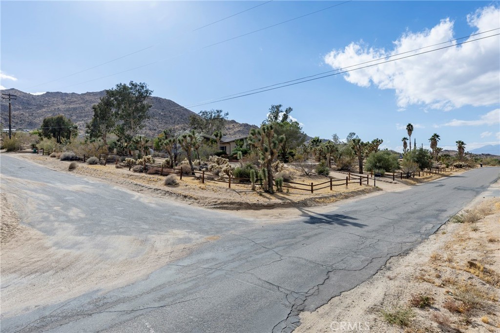 60383 Melton Trail Joshua Tree, CA 92252 - Photo 61 of 72 a view of the terrace of a house