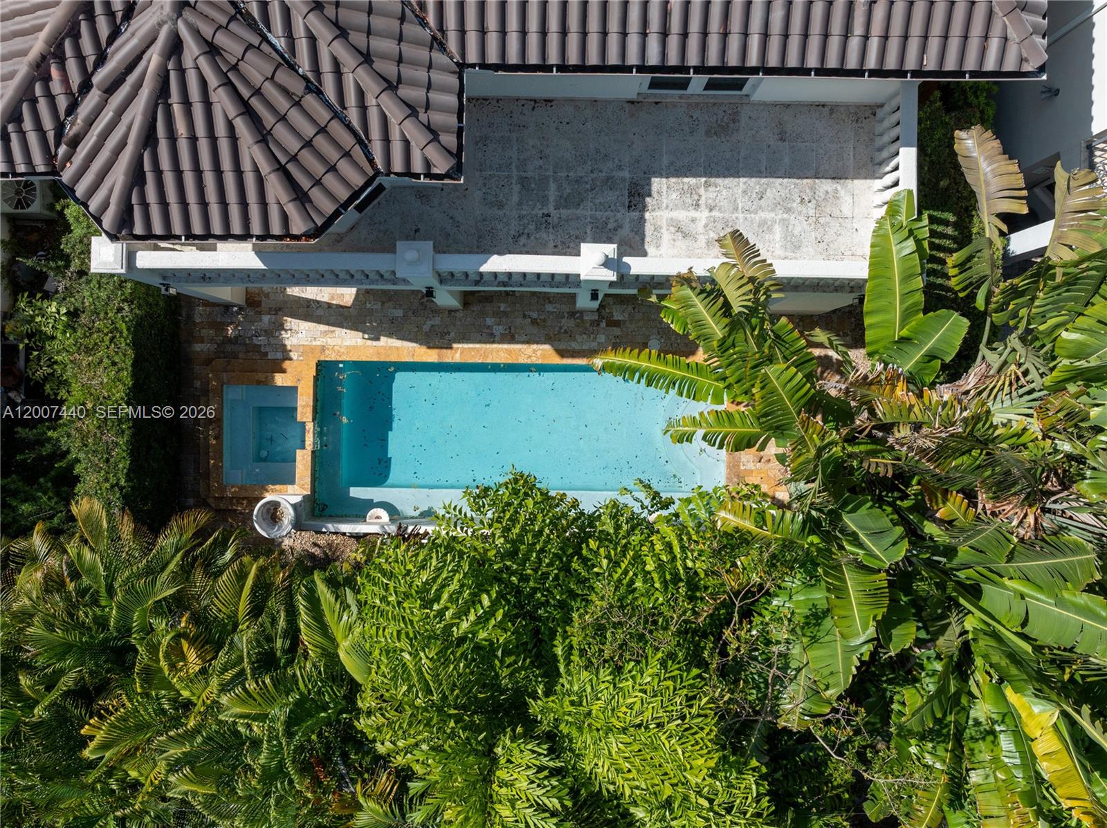 4065 Battersea Road Miami, FL 33133 - Photo 32 of 39 a backyard of a house with lots of green space