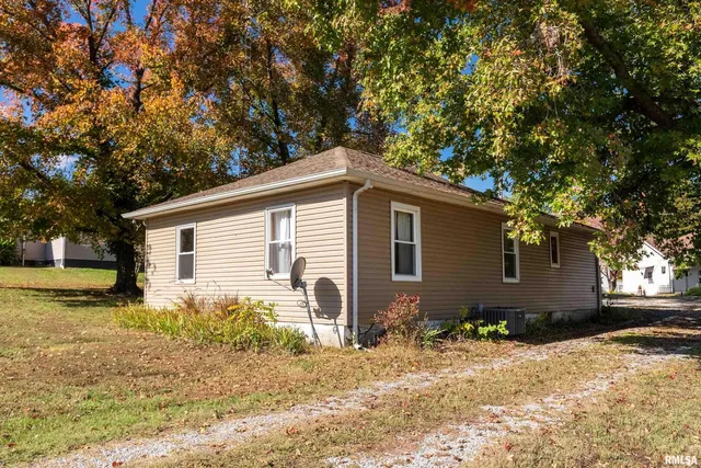 $84,900 | 320 Franklin Avenue, Orient, IL 62874