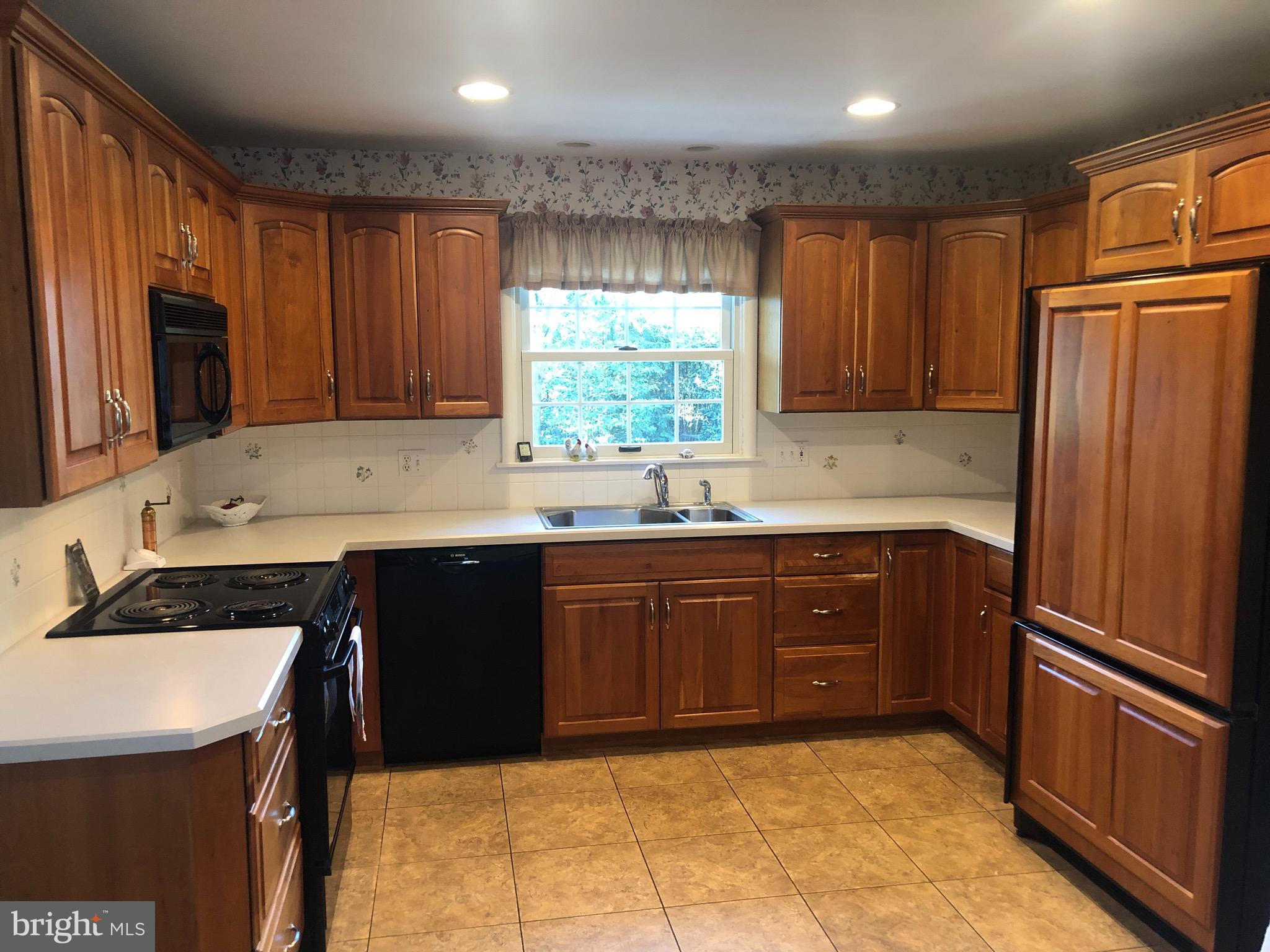 3868 Manchester Road Allentown, PA 18104 - Photo 14 of 41 Kitchen
