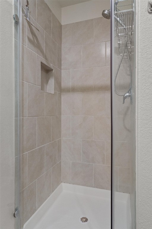 14405 Boomtown Way Elgin, TX 78621 - Photo 18 of 39 a bathroom with a bathtub