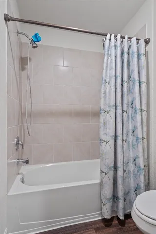 an empty room with a fan & a ceiling fan