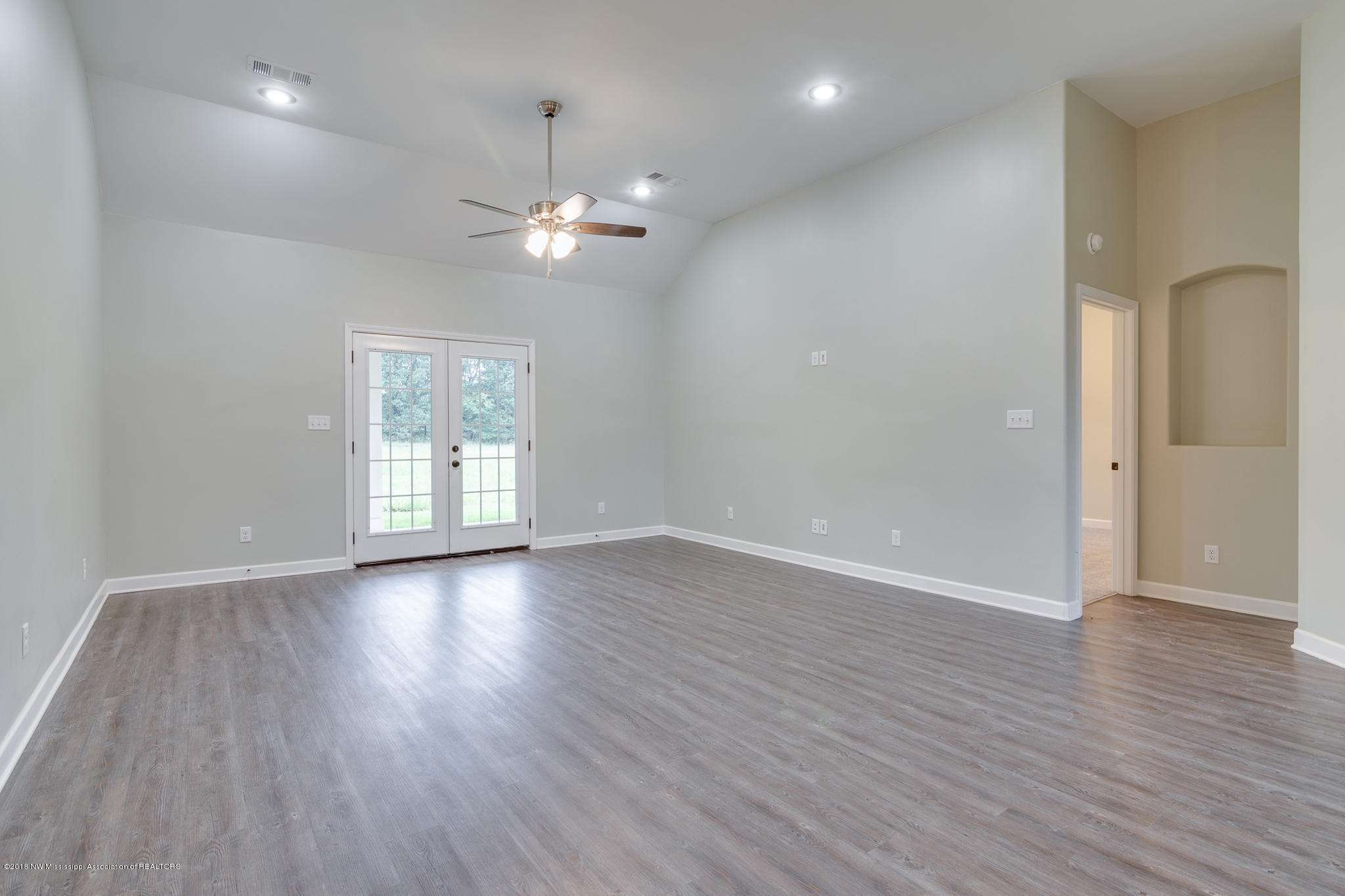 321 Dry Field Road Byhalia, MS 38611 - Photo 8 of 37 family room