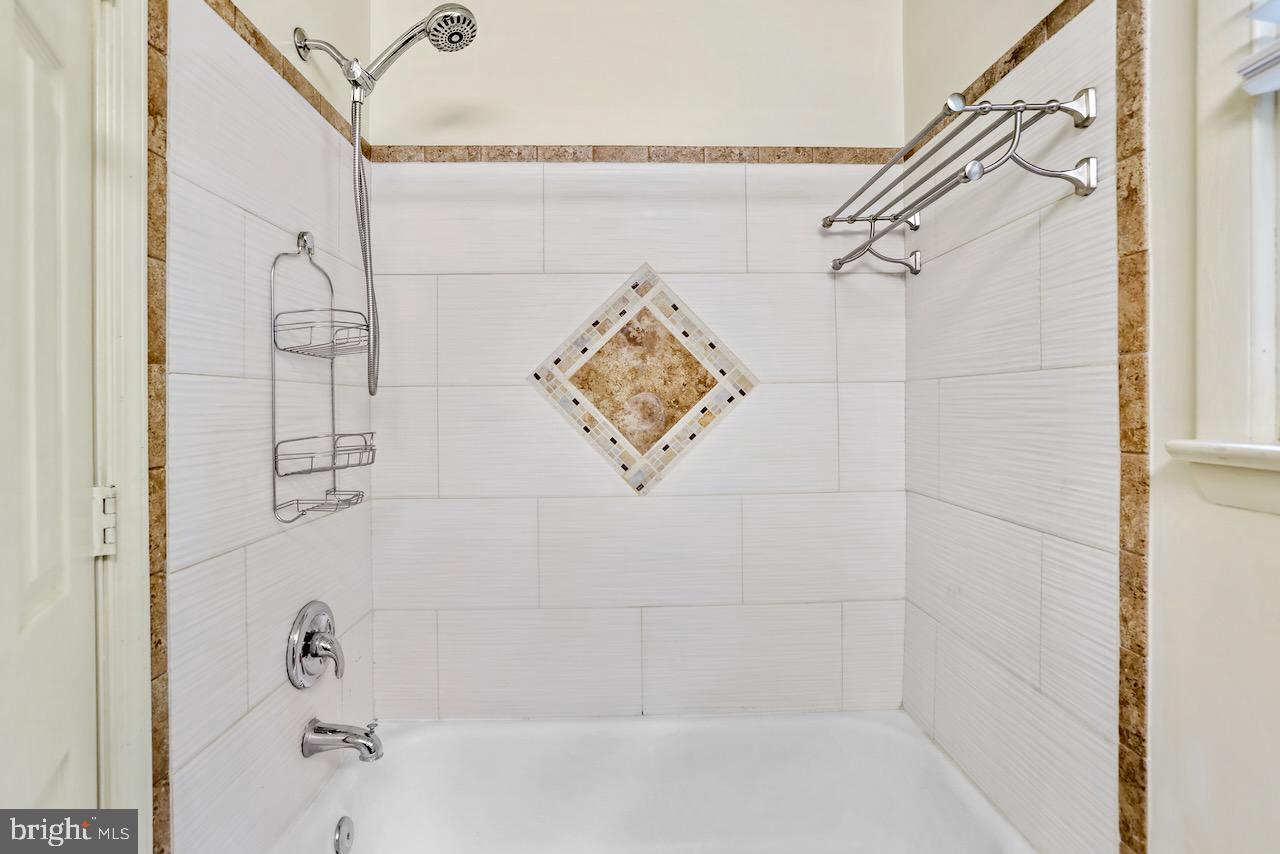8820 McGrath Road Manassas, VA 20112 - Photo 14 of 28 Upper Level Full Bath