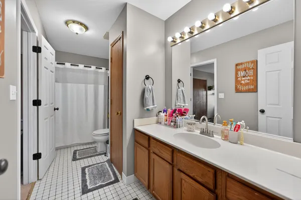 $290,000 | 842 Tamarac Boulevard, Addison, IL 60101