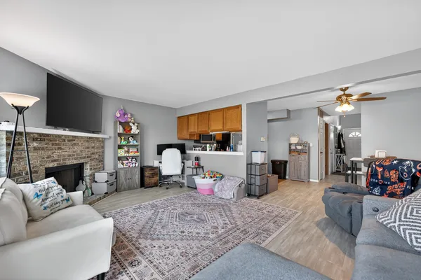 $290,000 | 842 Tamarac Boulevard, Addison, IL 60101