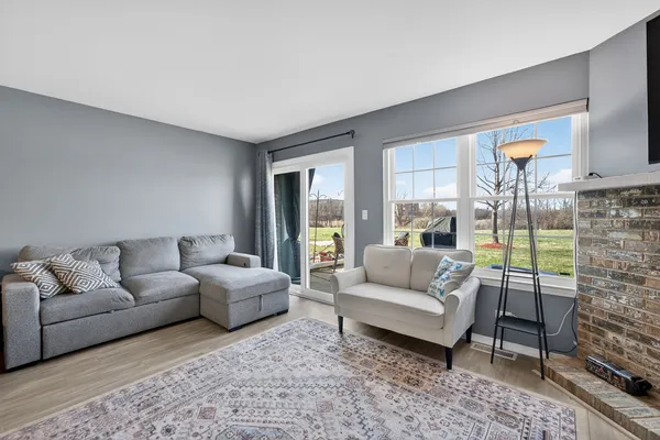 $290,000 | 842 Tamarac Boulevard, Addison, IL 60101