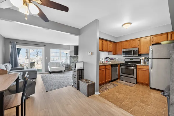 $290,000 | 842 Tamarac Boulevard, Addison, IL 60101