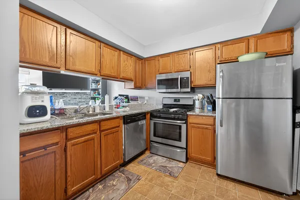 $290,000 | 842 Tamarac Boulevard, Addison, IL 60101