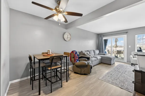 $290,000 | 842 Tamarac Boulevard, Addison, IL 60101